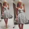 2019 superbes robes de cocktail sexy Illusion Top chérie sans manches en dentelle courte longueur au genou robes de soirée de bal sur mesure