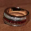 Gioielleria di moda maschile 10KT Oro bianco riempito Taglio principessa Granato rosso CZ Pietre preziose Uomini Anello di fidanzamento per matrimonio per il regalo degli amanti