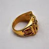 Anel de design exclusivo banhado a ouro 18k em aço inoxidável 316 anel masculino039s joias de pedreiro anéis de regalia maçônicos com pedra vermelha1460488