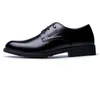 Hombres de alta calidad Zapatos de vestir formales Zapatos de oficina de negocios formales de cuero Hombres Moda para hombre Vestido con cordones Zapatos Oxford de cuero para hombres Pisos