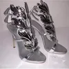 Amazing Lady Angel Wings Black Naken Tunna Högklackade Sandaler Gladiator Rome Wedge Dam Golden Leaf Läder Pumps Sandaler Skor 95210