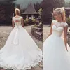 Bateau romántico Vestidos de boda de cuello escarpado Ojo de la cerradura Con gorra de corsé Mangas cortas Apliques de encaje Granos Vestidos de novia de boda baratos