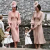 Kate Middleton Prosta szyfonowa matka panny młodej Długie rękawy długość herbaty Długość Vintage Wedding Gościnna Sukienka V Durek Dusty Różowa Suknia Formalna