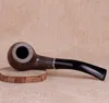 Vecchio semplice portasigarette in legno massello, martello per fumare sigarette macinato in legno maschio, tubo piegato a martello.
