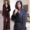 Yeni Erkekler Kış Ekstra Uzun Kapüşonlu Kalın Flanel Sıcak Banyo Robe Erkek Soyunma Kıyafeti Termal Bornoz Kadın Erkek Lüks Kimono Cornes