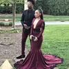 2019 Sexy Burgundy Grape Mermaid Promes Prombes Black Appliqued Длинные рукава, погруженные в v Neck Black Girls African Party Evening Gowns7929285