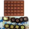 Il nuovo stampo per dolci in silicone con alfabeto inglese da 26 compresse. Utilizzo di torte di zucchero con stampa di torte di zucchero rivestite di zucchero