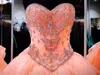 Coral Quinceanera Kleider Schatz Maskerade Ballkleider Kristall Perlen Korsett Organza Rüschen Bodenlang Lange Sweet 16 Ballkleider DH404