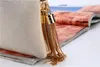 Handväska påsar Tassel Velvet Handle Handkopplingskuddeform för brud- och damkläder 1 PC MYCKET DESIGNER PASSES CLUTCHES WRISTLETS 2492