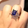 2018 Neuankömmling Meistverkaufter Luxusschmuck 925 Sterling Silber Princess Cut 4CT Blauer Saphir CZ Diamant Party Herren Ehering R2842629