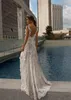 2018 بالاضافة الى حجم ثوب الزفاف الفخذ العليا الشقوق 3D الزهور يزين ديب V شير الرقبة فستان دي نوفيا المتتالية الكشكشة الرباط أثواب الزفاف