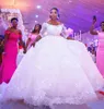 반 슬리브 볼 가운 웨딩 드레스 3D 플로럴 아플리크 오프 어깨 스윕 트레인 성 결혼 신부 드레스를위한 화려한 신부 가운