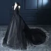 Jahrgang 2019 schwarz und weiß Elfenbein Hochzeitskleid Gothic V-Ausschnitt ärmellose Spitze Applikationen Tüll Rock Brautkleider Rüschen