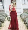 2019 Bohemian Dark Red Wine Zweiteilige Brautjungfernkleider mit langem V-Ausschnitt, halben Ärmeln, Spitze und Tüll, moderne Hochzeits-Trauzeugin-Kleider