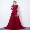 Robes de soirée magnifiques rouge foncé manches trois-quarts fermeture éclair dos balayage train plis tulle applique florale avec robe de soirée perles