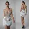 Berta 2021 Feather Cocktail Klänningar Sexig Kort Spaghetti V Neck Backless Beaded Prom Grows Illusion Formal Afton Dress
