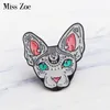 Miss Zoe Canadian Hairless emaille pin Heks kat Broches Gift voor vriend Animal Badge Knop Revers pin voor Kleding Jeans cap zak