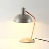 Letti da camera da letto moderna Lampada da tavolo in metallo verniciato lampada da tavolo in metallo Studio Desk Desk Lamps Recreation Lettura di illuminazione