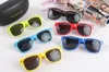 Vendre 20pcs Vente en gros de lunettes de soleil en plastique classiques Rétro Vintage Vintage Verres Sun Sun pour Femmes Hommes Adultes Enfants Enfants Enfants Multi couleurs