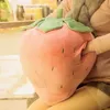 Dorimytrader Kawaii Soft Strawberry Plush Pillow Fruit Koreańska ręka ręka cieplejsza lalka dla dziewczyn Dekoracja prezentu 20 cali 50 cm DY5052747430