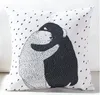 Housse de coussin nordique noire, dessin animé ours cojines citation cactus canapé canapé taie d'oreiller pingouin almofada4461052