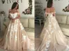 Off The Shoulder Land Trouwjurken Een Lijn Kant Geappliceerd Lace Up Back Champagne Beach Bridal Jurk Sweep Train Plus Size Bruidsjurken