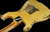 Heavy Relic Yngwie Malmsteen Suona la chitarra elettrica a doppio ponte ad alto volume, color crema su bianco, tastiera smerlata, paletta grande, barra del tremolo, barra del tremolo, accordatore vintage