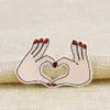 Diy naszywki w kształcie dłoni w kształcie serca na odzież haftowana naprasowanka aplikacja żelazko na plastry akcesoria do szycia odznaka na ubraniach