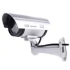 Dummy-Kamera, silberfarben, wasserdicht, falsch emulational, für den Außenbereich, gefälschter Dummy-Überwachungskamera-Köder mit kabelloser, blinkender roter IR-LED