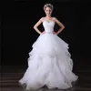 Fancy Ball Gown Wedding Dresses Peats Organza Sparkling Sash Pärlor Lace-up Back Custom Made Plus Size Bröllopsklänningar