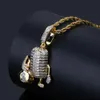 Hip Hop Microfone De Cobre Segurando Saco de Dinheiro Iced Out Cubic Zircon Pingente de Colar de Jóias Homens Com Corda Cadeia