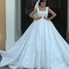 Blommiga pärlor dubai bröllopsklänningar mode fyrkantiga hals spets applique öppna rygglösa bröllopsklänning stunning arabia boll klänning bröllopsklänning