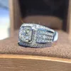 18K Gold 1CT Moissanite Каменное кольцо Noble Роскошные Полная установка Свадебная Обручальная партия Кольца Тест Положительный Сертификат