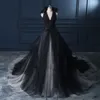 Jahrgang 2019 schwarz und weiß Elfenbein Hochzeitskleid Gothic V-Ausschnitt ärmellose Spitze Applikationen Tüll Rock Brautkleider Rüschen