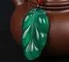 Direktförsäljning Naturligt Chalcedony Leaf Pendant Män och Kvinnor Handgjorda Guldgrenar Jade Leaves Chalcedony Agate Leaves Pendant