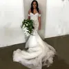 2018 Nuovo Elgant Sirena Abiti da sposa con applique fuori spalla Saudita Arabo Arabo Zipper Zipper Sweep Train Abiti da sposa da giardino