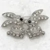 Hurtownie Kryształ Rhinestone Miłość Bunny Kiss Broszka Moda Kostium Pin Broszka Biżuteria Prezent C837