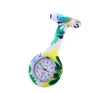 Часы для медсестры Doctor Fob Кварцевые часы Силиконовые карманные часы Брошь Часы Красочные камуфляжные принты Туника Булавки Часы 53 цвета 2265463