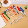 1 x Simulering Hårdvaruverktyg VISE HAND Knife Knife Hammer Creative Ball Point Pens Quality Pen Caneta Office School Supplies