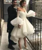 Pouco branco alto baixo vestido de noiva sexy fora do ombro trompete mangas compridas vestidos de noiva verão camadas de tule vestido de noiva barato