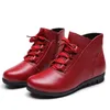 I più nuovi stivali invernali comodi e caldi stivali da neve scarpe basse 2020 scarpe morbide in vera pelle scarpe piatte antiscivolo scarpe casual stivali da donna rosso nero