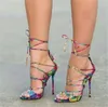 Nya modekvinnor färgade Snakesskin Cross Strappy Thin Heel Sexig snörning Mix-färg Remmar Gladiator Sandaler klädskor