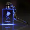 Nieuwe stijl gepersonaliseerde laser gegraveerde 3d roos bloem kristal led licht sleutelhanger kubus vorm sleutelhanger voor geschenk