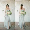 Sage Boho Bridesmaid Dresses 2018 Eleagnt Lång för bröllop Gästklänning Chiffon Off Shoulder Side Split Plus Size Party Maid of Honor Gowns