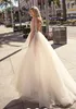 2019 Muse Berta Bohemian Wedding Dresses Deep V Neck Lace Peded paljetter Sidan Split Backless Beach Wedding Gown Sweep Train Robe D264b