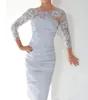 Серебряные короткие кружевные платья для матери невесты с овальным вырезом и аппликацией со складками длиной до колена 34, с длинными рукавами, вечерние платья73186129
