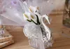 2021 Bröllopsfavoritinnehavare Akryl Swan med vackert Lily Flower Party Gift Candy Gynnar Novelty Baby Shower Sweet Boxes4670606