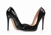 Новые ботинки шпильках Черная лакированная кожа шпильках насосы Заклепки Шпильки Lady Тонкие высокие каблуки платье партии обувь Женщина