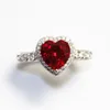 Röd Ruby Heart Shape Ädelsten Sterling 925 Silver Bröllop Ringar För Kvinnor Bröllop Fina Smycken Engagemang Bague Tillbehör S18101001