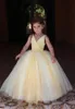 Niedliche Ballkleid-Mädchen-Festzug-Kleider, hellgelb, V-Ausschnitt, ärmellos, Blumenmädchenkleider für Hochzeit, Baby-Geburtstagsfeier, Kleid nach Maß